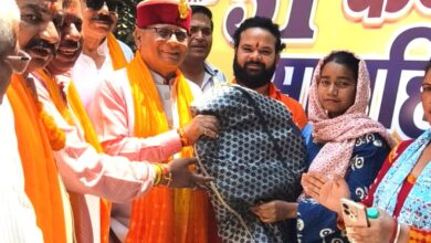 51 कन्याओं का सामूहिक विवाह : कैबिनेट मंत्री खजान दास ने अपने जन्म दिवस पर प्रत्येक दूल्हे को सूट, पेंट कोट टाई पगड़ी आदि भेंट की