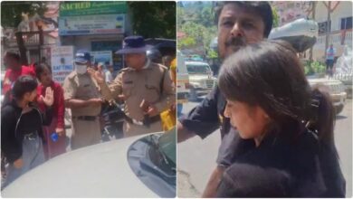 ऋषिकेश में हरियाणा की युवतियों का हुड़दंग ऋषिकेश में हरियाणा की युवतियों का हुड़दंग