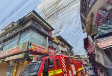 देहरादून के पलटन बाजार में साड़ी के शोरूम में लगी आग