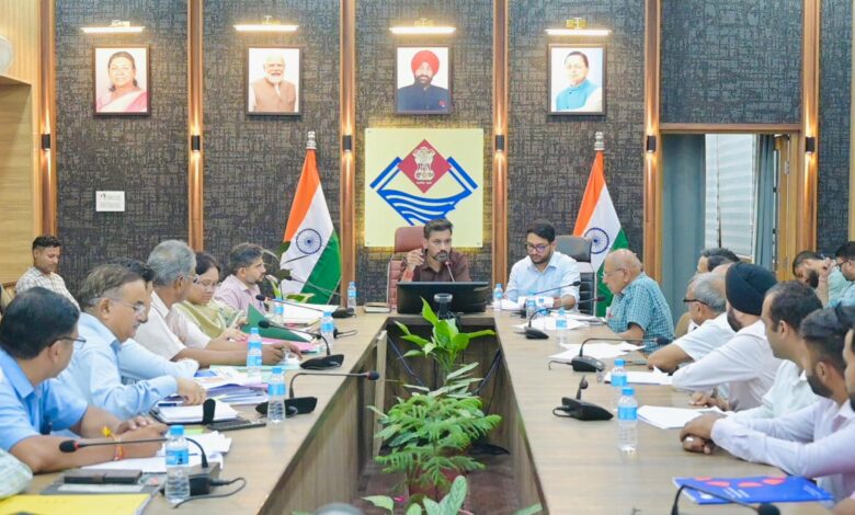 उद्योग मित्रों की समस्याओं का समाधान करना जिला प्रशासन की प्राथमिकताः डॉ आशीष चौहान उद्योग मित्रों की समस्याओं का समाधान करना जिला प्रशासन की प्राथमिकताः डॉ आशीष चौहान