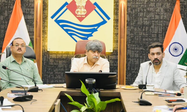 आपदा प्रबंधन पर फोकस प्रमुख सचिव ने जलभराव, भूस्खलन और बाढ़ सुरक्षा कार्यों की प्रगति परखी; कार्लीगाड मझाड़ा पुनर्वास कार्यों का किया निरीक्षण आपदा प्रबंधन पर फोकस प्रमुख सचिव ने जलभराव, भूस्खलन और बाढ़ सुरक्षा कार्यों की प्रगति परखी; कार्लीगाड मझाड़ा पुनर्वास कार्यों का किया निरीक्षण