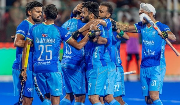 आखिरी मिनटों में दो गोलकर जर्मनी ने भारत को 2-1 से हराया आखिरी मिनटों में दो गोलकर जर्मनी ने भारत को 2-1 से हराया