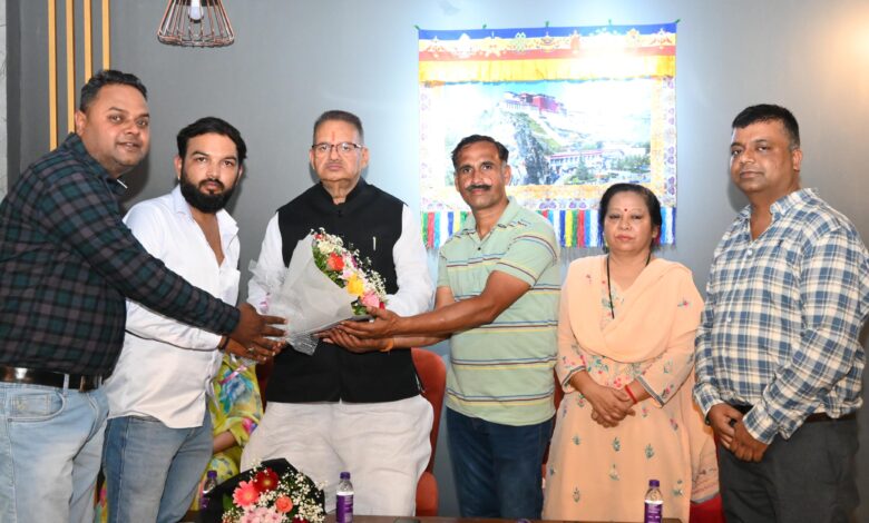 कैबिनेट मंत्री जोशी ने एसआईआार कार्य में तेजी लाने के सम्बन्ध में पार्टी कार्यकर्ताओं के साथ की बैठक