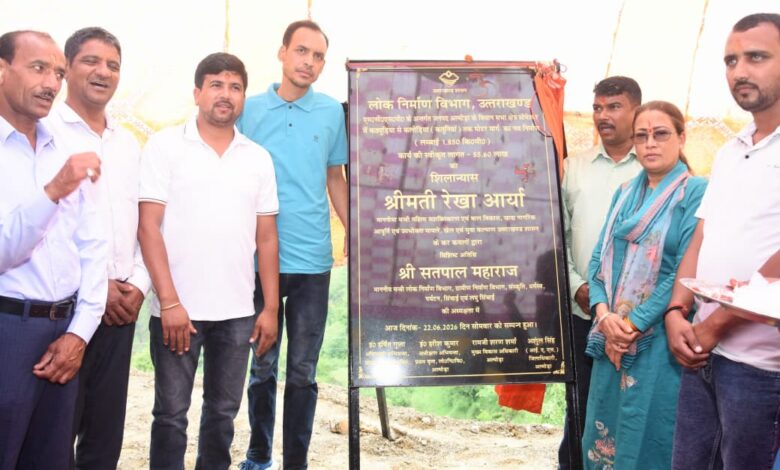 कैबिनेट मंत्री रेखा आर्या ने किया सड़क का शिलान्यास कैबिनेट मंत्री रेखा आर्या ने किया सड़क का शिलान्यास