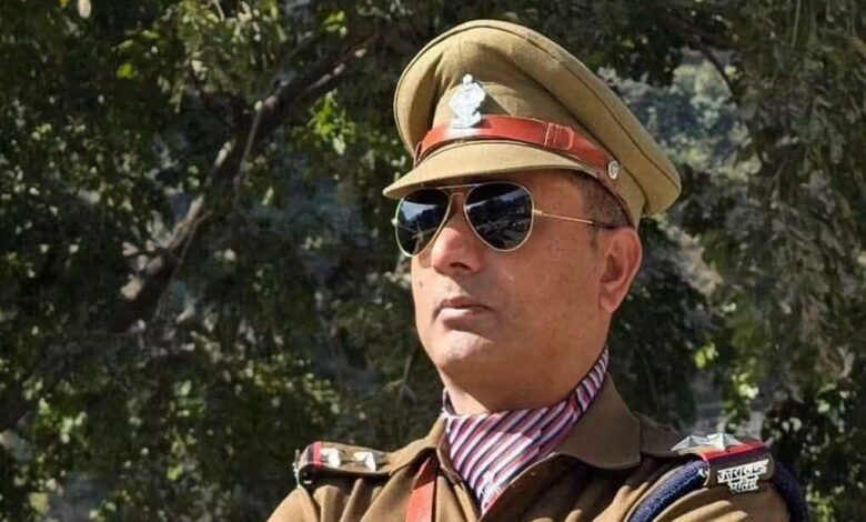 ड्यूटी से लौट रहे शिवपुरी चौकी प्रभारी की सड़क हादसे में मौत, झपकी आने से गंगा नदी में गिरी स्कॉर्पियो ड्यूटी से लौट रहे शिवपुरी चौकी प्रभारी की सड़क हादसे में मौत, झपकी आने से गंगा नदी में गिरी स्कॉर्पियो