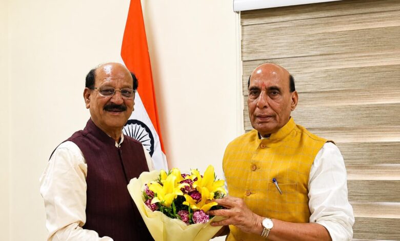 दिल्ली में केंद्रीय रक्षा मंत्री राजनाथ सिंह से मिले कैबिनेट मंत्री सुबोध उनियाल,उत्तराखंड के विकास से जुड़े विषयों पर हुई बातचीत दिल्ली में केंद्रीय रक्षा मंत्री राजनाथ सिंह से मिले कैबिनेट मंत्री सुबोध उनियाल,उत्तराखंड के विकास से जुड़े विषयों पर हुई बातचीत