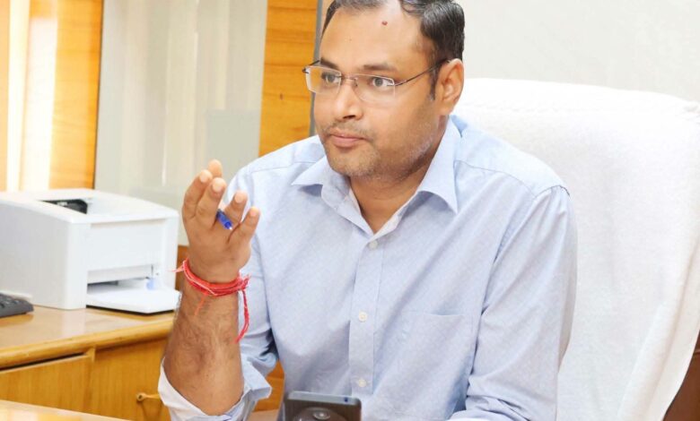 विशेष गहन पुनरीक्षण अभियान की समीक्षा, समयबद्ध डिजिटाइजेशन पर जिलाधिकारी का जोर,99.93 प्रतिशत गणना प्रपत्र वितरण एवं 76.23 प्रतिशत डिजिटाइजेशन पूर्ण