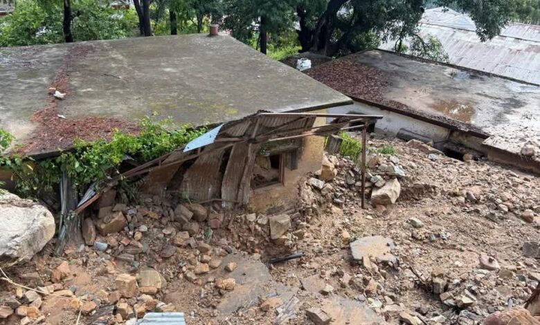 चमोली जिले के नारायणबगड़ में बारिश से आवासों, दुकानों, स्कूलों एवं सड़कों पर मलबा भरा