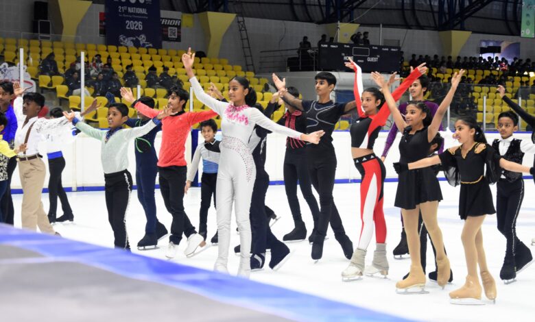 खिलाड़ियों का उत्साह बढ़ाने हिमाद्रि आइस रिंक पहुंची खेल मंत्री रेखा आर्या