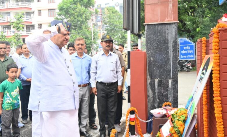 अमर शहीद मेजर भूपेन्द्र कण्डारी की 23वीं पुण्यतिथि पर सैनिक कल्याण मंत्री गणेश जोशी ने दी भावभीनी श्रद्धांजलि
