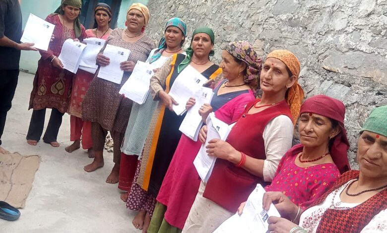 एसआईआर अभियान ने पकड़ी रफ्तार, 1882 मतदेय स्थलों पर घर-घर पहुंच रहे बीएलओ एसआईआर अभियान ने पकड़ी रफ्तार, 1882 मतदेय स्थलों पर घर-घर पहुंच रहे बीएलओ