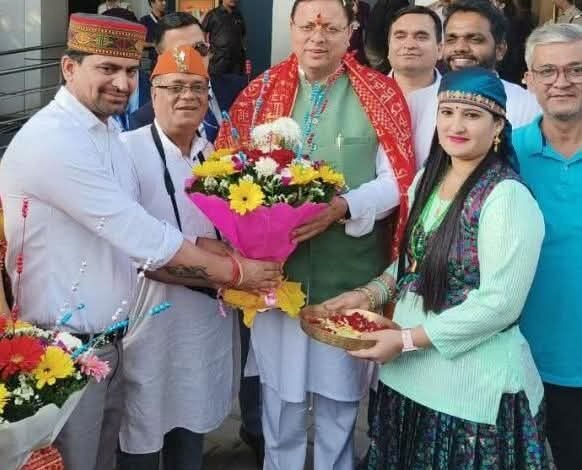 मुंबई में प्रवासी उत्तराखंडवासियों से मुख्यमंत्री पुष्कर सिंह धामी का आत्मीय संवाद, विकास यात्रा और भविष्य के विजन को किया साझा मुंबई में प्रवासी उत्तराखंडवासियों से मुख्यमंत्री पुष्कर सिंह धामी का आत्मीय संवाद, विकास यात्रा और भविष्य के विजन को किया साझा