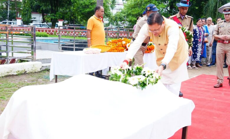 सीएम ने स्व. मनोज मनराल को अर्पित की श्रद्धांजलि