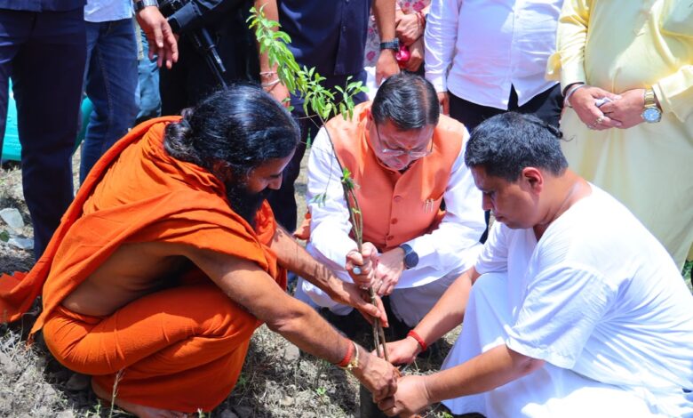 हरेला पर्व पर मालाग्राम पहुंचे मुख्यमंत्री, सघन पौधरोपण कर दिया हरित संरक्षण का संदेश हरेला पर्व पर मालाग्राम पहुंचे मुख्यमंत्री, सघन पौधरोपण कर दिया हरित संरक्षण का संदेश