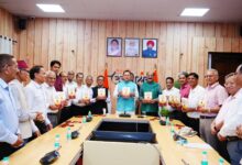 मुख्यमंत्री ने किया ‘सेवा विधि पुस्तक का विमोचन मुख्यमंत्री ने किया ‘सेवा विधि पुस्तक का विमोचन