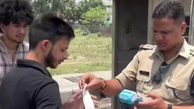 देहरादून में यातायात पुलिस का बड़ा अभियान: गलत दिशा में वाहन दौड़ाने वाले 141 चालकों पर गिरी गाज देहरादून में यातायात पुलिस का बड़ा अभियान: गलत दिशा में वाहन दौड़ाने वाले 141 चालकों पर गिरी गाज