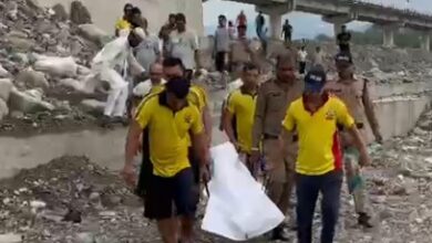 गौला पुल के नीचे डूबे युवक का SDRF ने दूसरे दिन सर्च अभियान में शव किया बरामद गौला पुल के नीचे डूबे युवक का SDRF ने दूसरे दिन सर्च अभियान में शव किया बरामद