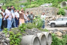 संवेदनशील क्षेत्रों का दौरा कर कैबिनेट मंत्री गणेश जोशी ने सुरक्षात्मक कार्यों का लिया जायजा संवेदनशील क्षेत्रों का दौरा कर कैबिनेट मंत्री गणेश जोशी ने सुरक्षात्मक कार्यों का लिया जायजा