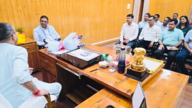 देहरादून के आधुनिकीकरण की दिशा में कदम, यूपीसीएल ने महापौर सौरभ थपलियाल से मांगी अनुमति; भूमिगत होंगी विद्युत लाइनें देहरादून के आधुनिकीकरण की दिशा में कदम, यूपीसीएल ने महापौर सौरभ थपलियाल से मांगी अनुमति; भूमिगत होंगी विद्युत लाइनें