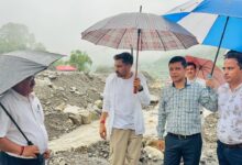 भारी बारिश के बीच ग्राउंड जीरो पर उतरे डीएम, कार्लीगाढ़, सहस्रधारा और सपेरा बस्ती का लिया जायजा, दिए सुरक्षा के सख्त निर्देश भारी बारिश के बीच ग्राउंड जीरो पर उतरे डीएम, कार्लीगाढ़, सहस्रधारा और सपेरा बस्ती का लिया जायजा, दिए सुरक्षा के सख्त निर्देश
