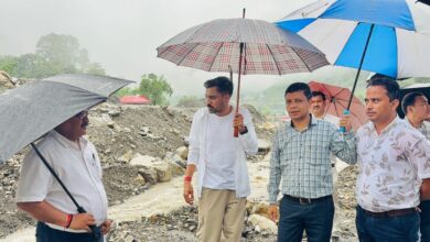 भारी बारिश के बीच ग्राउंड जीरो पर उतरे डीएम, कार्लीगाढ़, सहस्रधारा और सपेरा बस्ती का लिया जायजा, दिए सुरक्षा के सख्त निर्देश