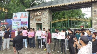 धर्मेंद्र प्रधान के इस्तीफे और NTA को भंग करने की मांग को लेकर SFI का गांधी पार्क में प्रदर्शन