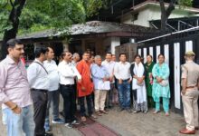 उत्तराखण्ड आन्दोलनकारियों के चिन्हीकरण को लेकर डीएम कार्यालय में बड़ा प्रदर्शन, जिलाधिकारी को ज्ञापन सौंपा