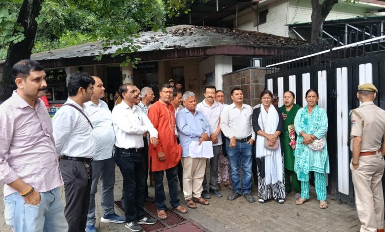 उत्तराखण्ड आन्दोलनकारियों के चिन्हीकरण को लेकर डीएम कार्यालय में बड़ा प्रदर्शन, जिलाधिकारी को ज्ञापन सौंपा उत्तराखण्ड आन्दोलनकारियों के चिन्हीकरण को लेकर डीएम कार्यालय में बड़ा प्रदर्शन, जिलाधिकारी को ज्ञापन सौंपा