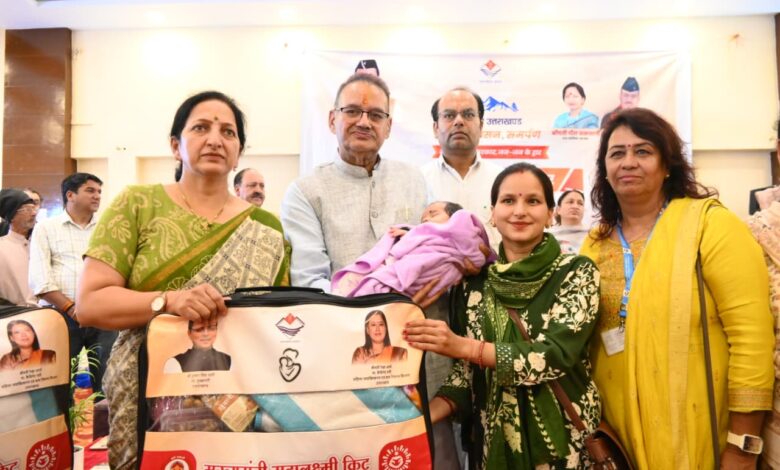 सेवा पखवाड़ा के बहुउद्देशीय शिविर में मंत्री गणेश जोशी ने सुनी जन समस्याएं, अधिकांश का मौके पर किया निस्तारण सेवा पखवाड़ा के बहुउद्देशीय शिविर में मंत्री गणेश जोशी ने सुनी जन समस्याएं, अधिकांश का मौके पर किया निस्तारण