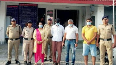 सार्वजनिक स्थान पर आपस में मारपीट कर लोक शांति भंग करने वाले 04 व्यक्तियों को पुलिस ने किया गिरफ्तार सार्वजनिक स्थान पर आपस में मारपीट कर लोक शांति भंग करने वाले 04 व्यक्तियों को पुलिस ने किया गिरफ्तार