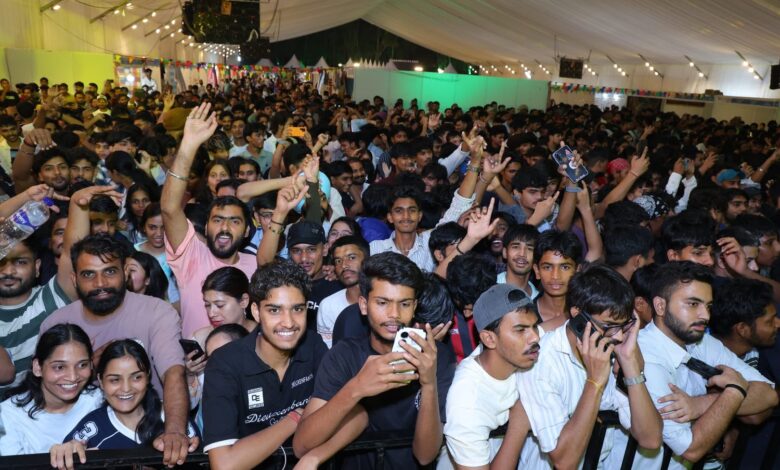 राज्यपाल लेफ्टिनेंट जनरल गुरमीत सिंह ने किया शिल्पकारों का सम्मान, उत्तराखण्ड की समृद्ध सांस्कृतिक विरासत के संरक्षण का दिया संदेश राज्यपाल लेफ्टिनेंट जनरल गुरमीत सिंह ने किया शिल्पकारों का सम्मान, उत्तराखण्ड की समृद्ध सांस्कृतिक विरासत के संरक्षण का दिया संदेश