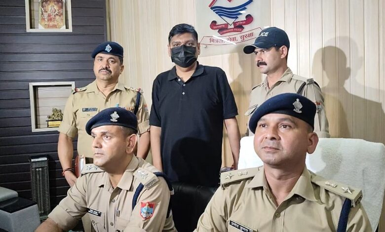 एसएसपी दून की सटीक रणनीति से फर्जी आईपीएस ऑफिसर चढ़ा दून पुलिस के हत्थे एसएसपी दून की सटीक रणनीति से फर्जी आईपीएस ऑफिसर चढ़ा दून पुलिस के हत्थे