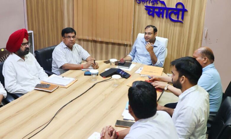 जिलाधिकारी ने बदरीनाथ हाईवे पर बोटल नेक के चौड़ीकरण के दिए आदेश जिलाधिकारी ने बदरीनाथ हाईवे पर बोटल नेक के चौड़ीकरण के दिए आदेश
