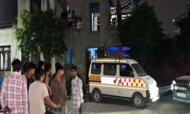 रुद्रपुर के ट्रांजिट कैंप थाना क्षेत्र घर में पड़ा मिला एक युवक का शव, परिजन बोले- ‘आत्महत्या की है’, पुलिस जांच में जुटी रुद्रपुर के ट्रांजिट कैंप थाना क्षेत्र घर में पड़ा मिला एक युवक का शव, परिजन बोले- ‘आत्महत्या की है’, पुलिस जांच में जुटी
