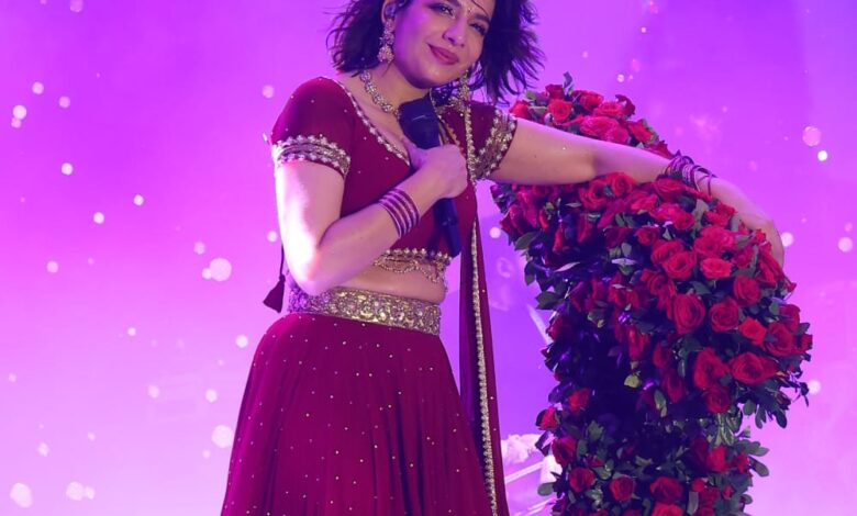 जैस्मिन सैंडलस ने लोक संवर्धन पर्व का किया भव्य समापन; हजारों दर्शकों ने लिया धमाकेदार संगीत संध्या का आनंद जैस्मिन सैंडलस ने लोक संवर्धन पर्व का किया भव्य समापन; हजारों दर्शकों ने लिया धमाकेदार संगीत संध्या का आनंद