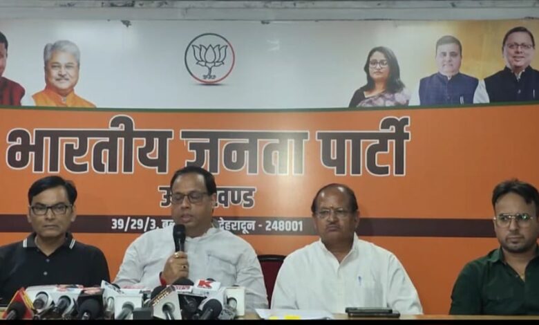 BKTC अध्यक्ष रहते कांग्रेस नेता गणेश गोदियाल ने मंदिर के चंदे पर डाली डकैती : हेमंत BKTC अध्यक्ष रहते कांग्रेस नेता गणेश गोदियाल ने मंदिर के चंदे पर डाली डकैती : हेमंत