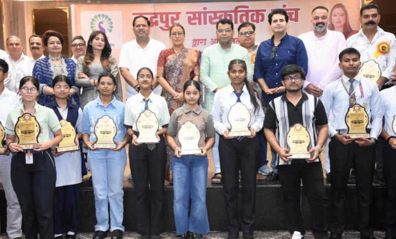 मेधावी छात्र ही उत्तराखंड और देश का उज्ज्वल भविष्य: रेखा आर्या मेधावी छात्र ही उत्तराखंड और देश का उज्ज्वल भविष्य: रेखा आर्या
