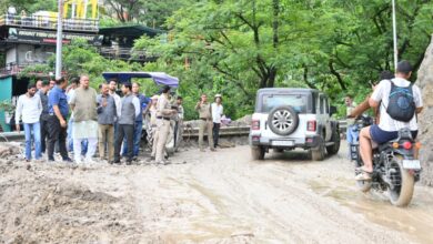 देहरादून-मसूरी मार्ग के क्षतिग्रस्त मार्ग का मंत्री गणेश जोशी ने किया निरीक्षण, पुनर्निर्माण में तेजी के निर्देश देहरादून-मसूरी मार्ग के क्षतिग्रस्त मार्ग का मंत्री गणेश जोशी ने किया निरीक्षण, पुनर्निर्माण में तेजी के निर्देश