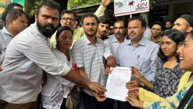 संसद मार्च के दौरान छात्रों पर हुए बर्बर लाठीचार्ज के विरोध में देहरादून में विशाल प्रदर्शन एवं मार्च, राष्ट्रपति के नाम जिलाधिकारी को सौंपा गया ज्ञापन