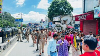 नर्सिंग एकता मंच का मंत्री आवास कूच, बैरिकेड पर रोके गए प्रदर्शनकारी, गिरफ्तारी के दौरान नर्सिंग अभ्यर्थी ने नस काटने का किया प्रयास नर्सिंग एकता मंच का मंत्री आवास कूच, बैरिकेड पर रोके गए प्रदर्शनकारी, गिरफ्तारी के दौरान नर्सिंग अभ्यर्थी ने नस काटने का किया प्रयास