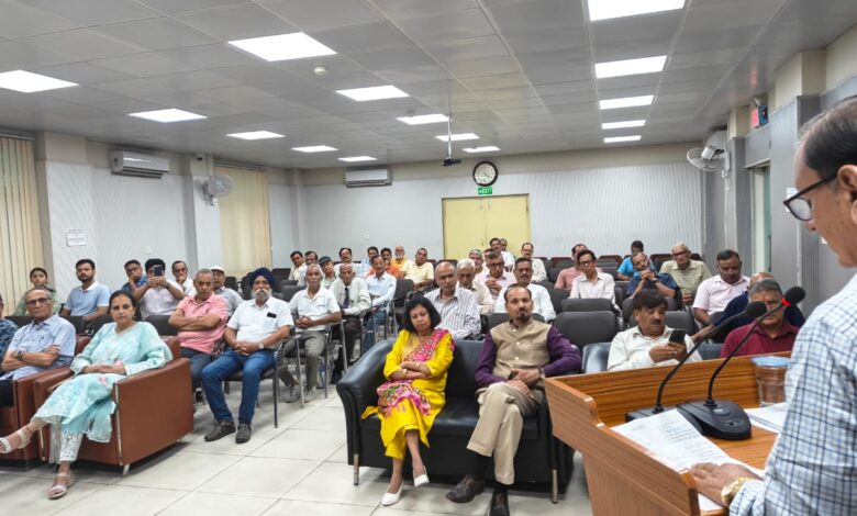 प्रकृति संरक्षण की जिम्मेदारी मात्र सरकारी योजनाओं की ही नहीं अपितु समाज की भी हो – पद्मश्री डॉ. कल्याण सिंह रावत ‘मैती’