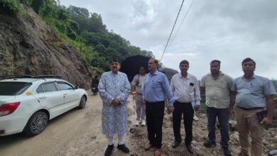 लोनिवि मंत्री महाराज ने किया मसूरी, कोल्हूखेत, पानी वाले बैंड सड़क का औचक निरीक्षण