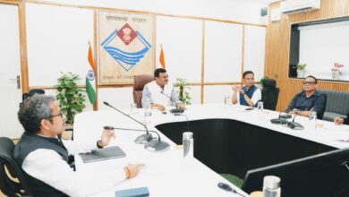 सभी पंपिंग पेयजल परियोजनाओं के निर्माण में सोलराइजेशन की संभावनाओं को अनिवार्य रूप से तलाश जाए : CS