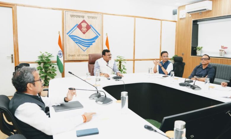 सभी पंपिंग पेयजल परियोजनाओं के निर्माण में सोलराइजेशन की संभावनाओं को अनिवार्य रूप से तलाश जाए : CS