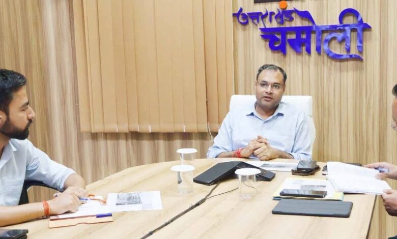 बद्रीनाथ अस्पताल निर्माण अंतिम चरण में, जिलाधिकारी ने उपकरण स्थापना में तेजी लाने के दिए निर्देश बद्रीनाथ अस्पताल निर्माण अंतिम चरण में, जिलाधिकारी ने उपकरण स्थापना में तेजी लाने के दिए निर्देश