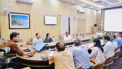 जिला चिकित्सालय के घटते राजस्व के कारणों की जांच कर विस्तृत रिपोर्ट प्रस्तुत करने के डीएम  ने दिए निर्देश