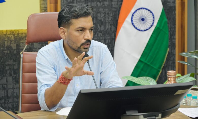 देहरादून में मतदाता सूची पुनरीक्षण तेज, 5.47 लाख मतदाताओं को नोटिस देहरादून में मतदाता सूची पुनरीक्षण तेज, 5.47 लाख मतदाताओं को नोटिस