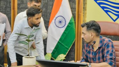 169 शिकायतें, कई का मौके पर समाधान, जनता की तकलीफ पर संवदेनशील दिखे डीएम 169 शिकायतें, कई का मौके पर समाधान, जनता की तकलीफ पर संवदेनशील दिखे डीएम