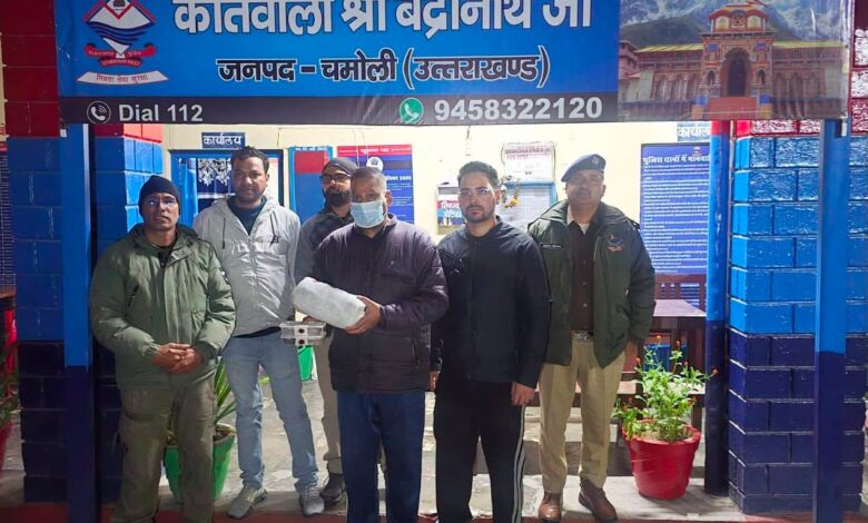 श्री बद्रीनाथ मंदिर चढ़ावा चोरी प्रकरण में पुलिस की बड़ी कार्रवाई,एक और अभियुक्त चढ़ा पुलिस के हत्थे श्री बद्रीनाथ मंदिर चढ़ावा चोरी प्रकरण में पुलिस की बड़ी कार्रवाई,एक और अभियुक्त चढ़ा पुलिस के हत्थे