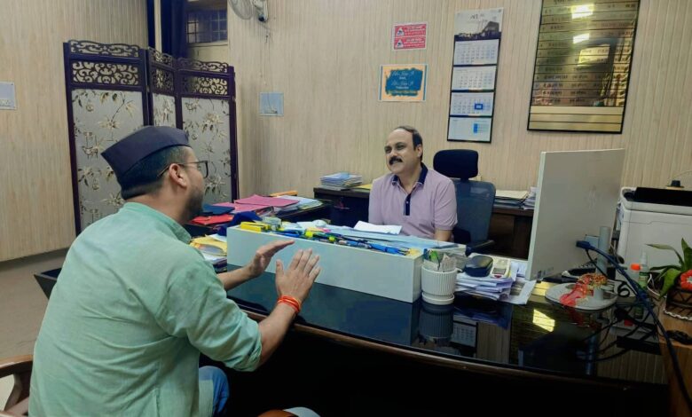 PMGSY के मुख्य अभियंता से मिले युवा नेता मोहित डिमरी, भरदारी गाड़ मोटर पुल और मयाली-रणधार-बणणी मोटरमार्ग का मुद्दा उठाया PMGSY के मुख्य अभियंता से मिले युवा नेता मोहित डिमरी, भरदारी गाड़ मोटर पुल और मयाली-रणधार-बणणी मोटरमार्ग का मुद्दा उठाया